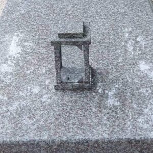 Saját gyártású, prémium minőségű, gránit sírkő, több évtizedes tapasztalattal, kedvező áron! Vásároljon online szimpla, dupla, vagy urna sírkövet egyediesítve!